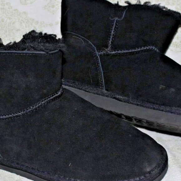 Bearpaw Black Boots Size 10 Bow On The Side Fleece Lined Slip On Comfort Boots. - Picture 1 of 6